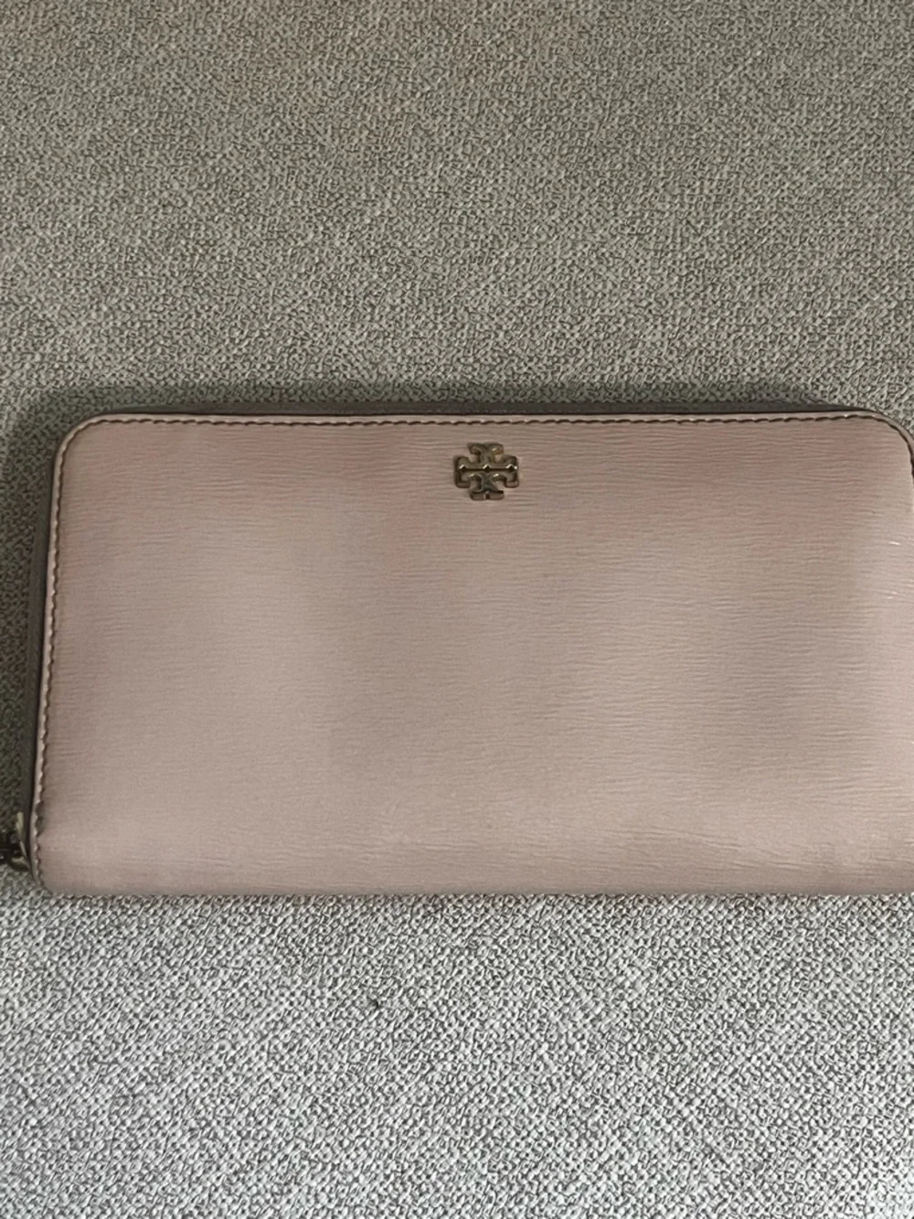 Tory Burch Robinson Zip Continental Wallet GUC - Picture 3 of 10